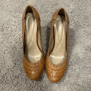 Andre Geller heels. Size 9. In good condition.